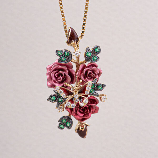 STUNNING FLEUR PENDANT WITH GOLD CHAIN